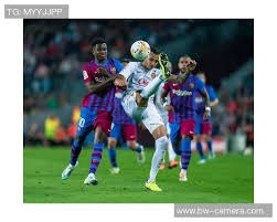 爆了！詹皇暂停斜眼瞪队友，这表情连东契奇都顶不住，何况是顿宝呢？