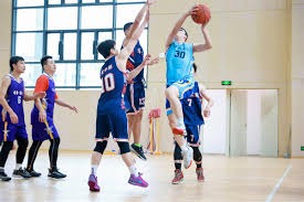 懂球妹采访：她是切尔西球迷，最喜欢阿扎尔和坎特