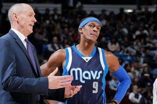 现出强烈的 现出强烈的